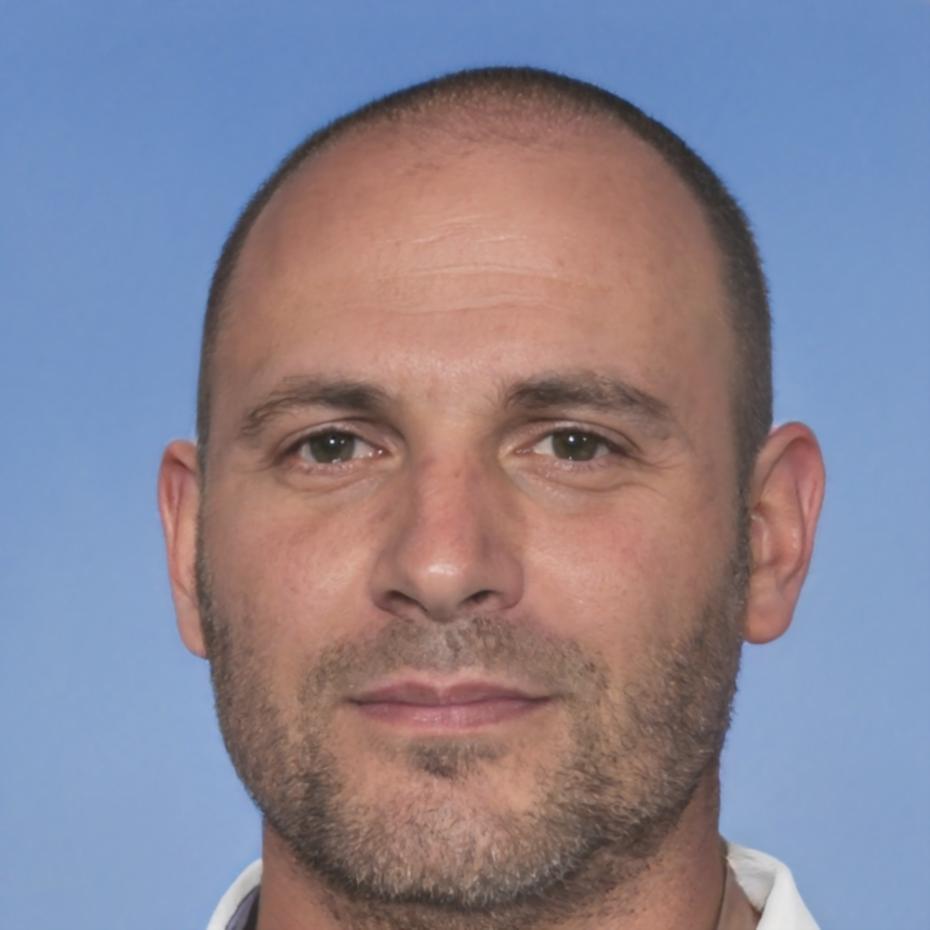 Desmond Thorne business leadership instructor